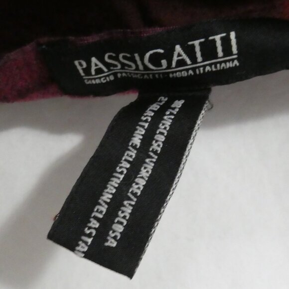 PASSIGATTI | OS - one size | Elegant Burgundy Fringed Scarf | Gold Stripes - Picture 9 of 10